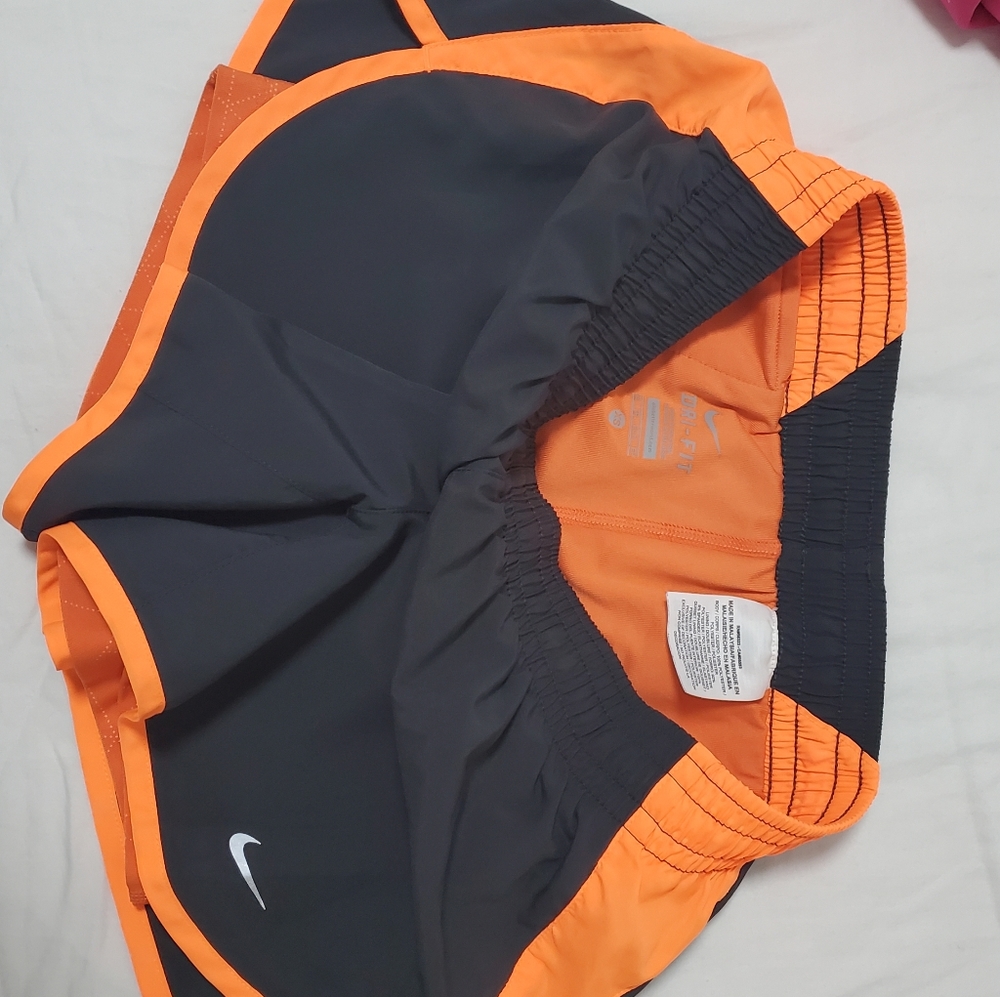 NIKE ACTIVE SHORTS